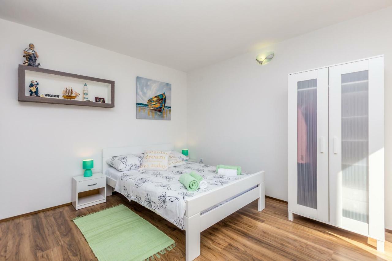 Studio Apartman Magdalena Lägenhet Omišalj Exteriör bild