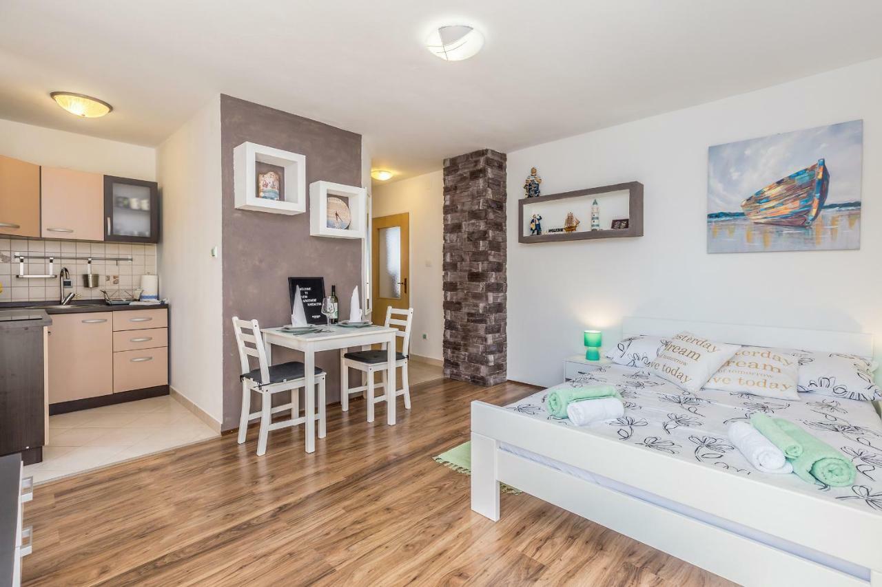 Studio Apartman Magdalena Lägenhet Omišalj Exteriör bild