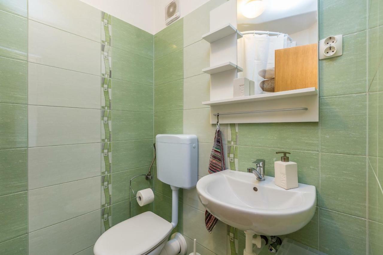 Studio Apartman Magdalena Lägenhet Omišalj Exteriör bild
