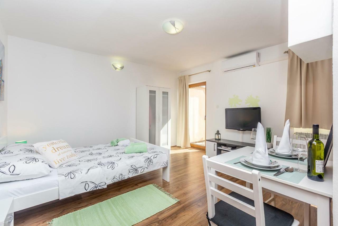 Studio Apartman Magdalena Lägenhet Omišalj Exteriör bild